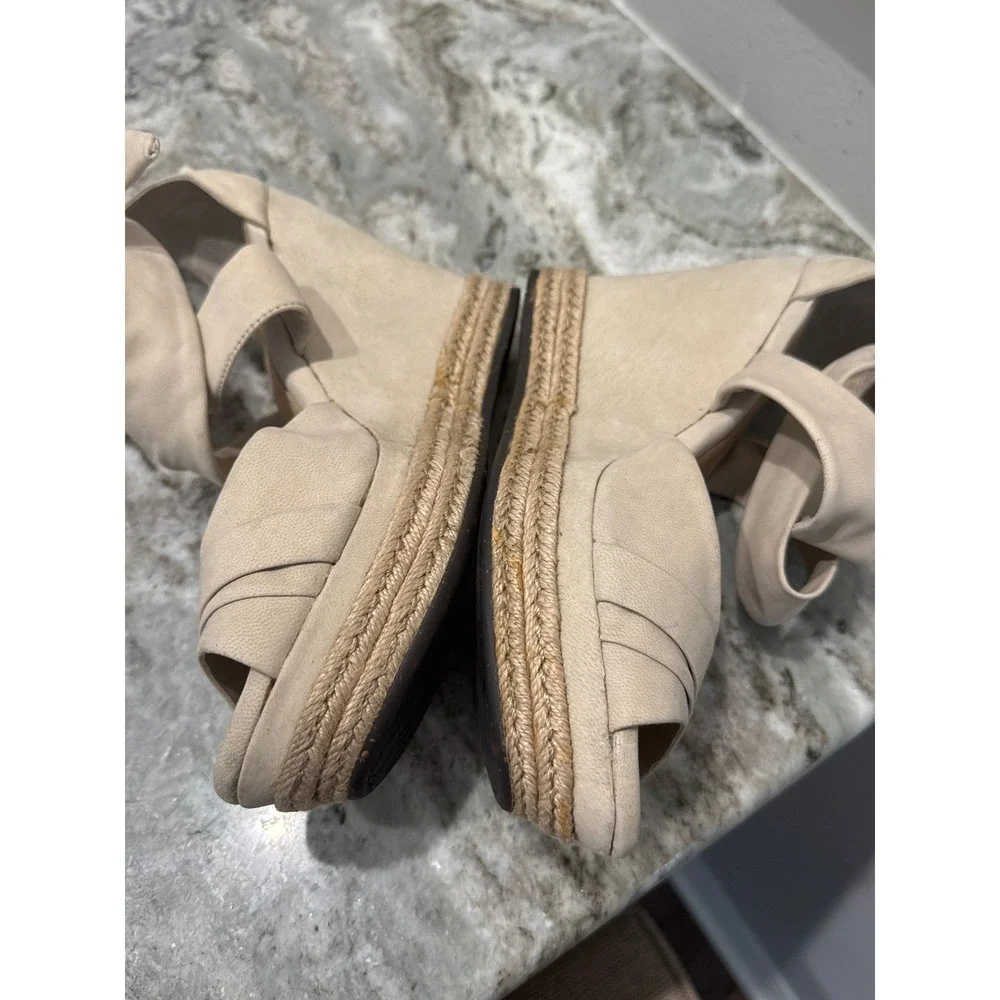 UGG Lucianna espadrille‎ platform wedge sandals in a cream color Size 10